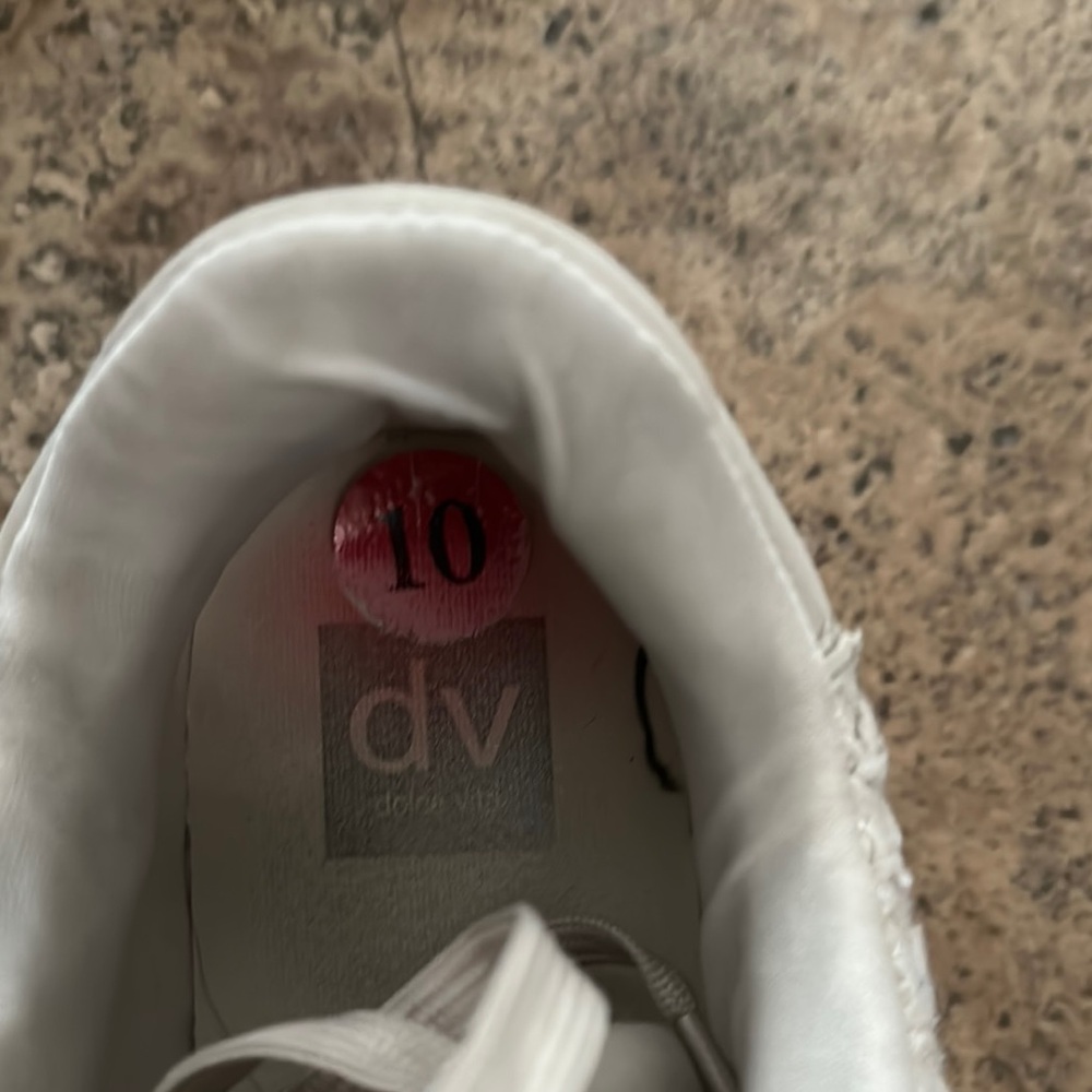 Dolce Vita cream Sneakers with Textured Fabric and Thick Sole - Picture 3 of 3